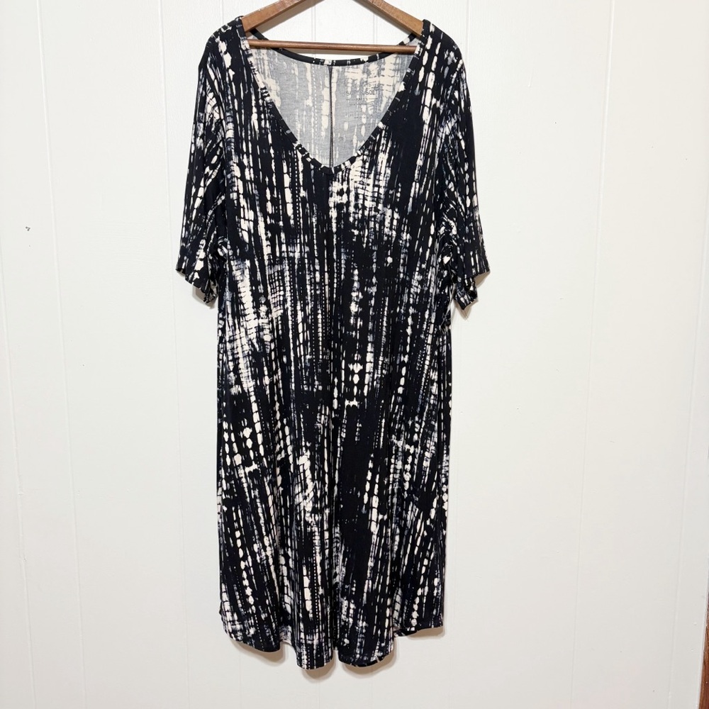 Torrid Super Soft Knit Dress Black Tie Dye Sz 3 3X Short Sleeve V Neck Dress Mid
